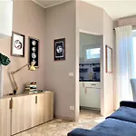 Bright Studio With Balcony - Visconti 14