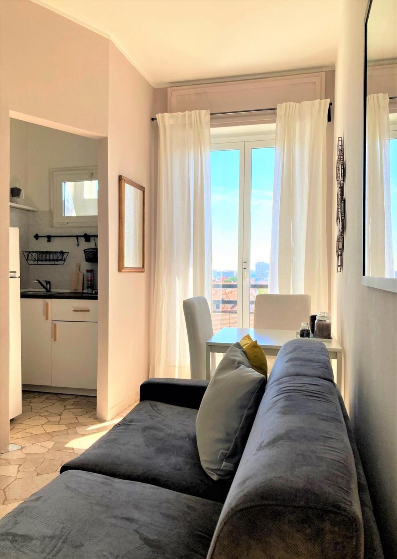Appartement Bright Studio With Balcony - Visconti 14 *
